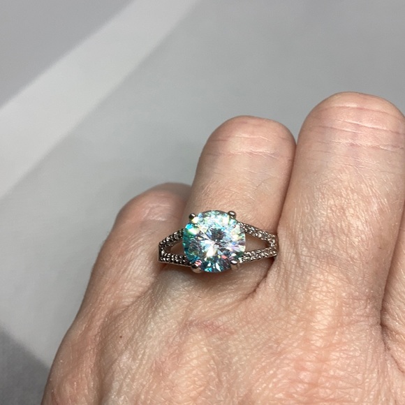 NWT Gorgeous Simulated Diamond ring J-44 - Picture 2 of 7